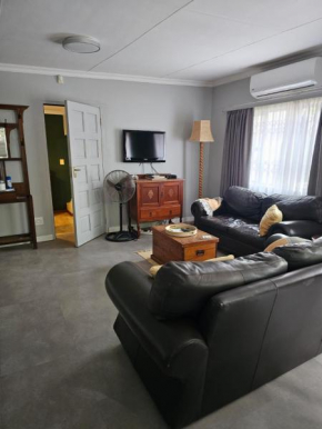 Giraffe's Rest, Self Catering Studio Apartment